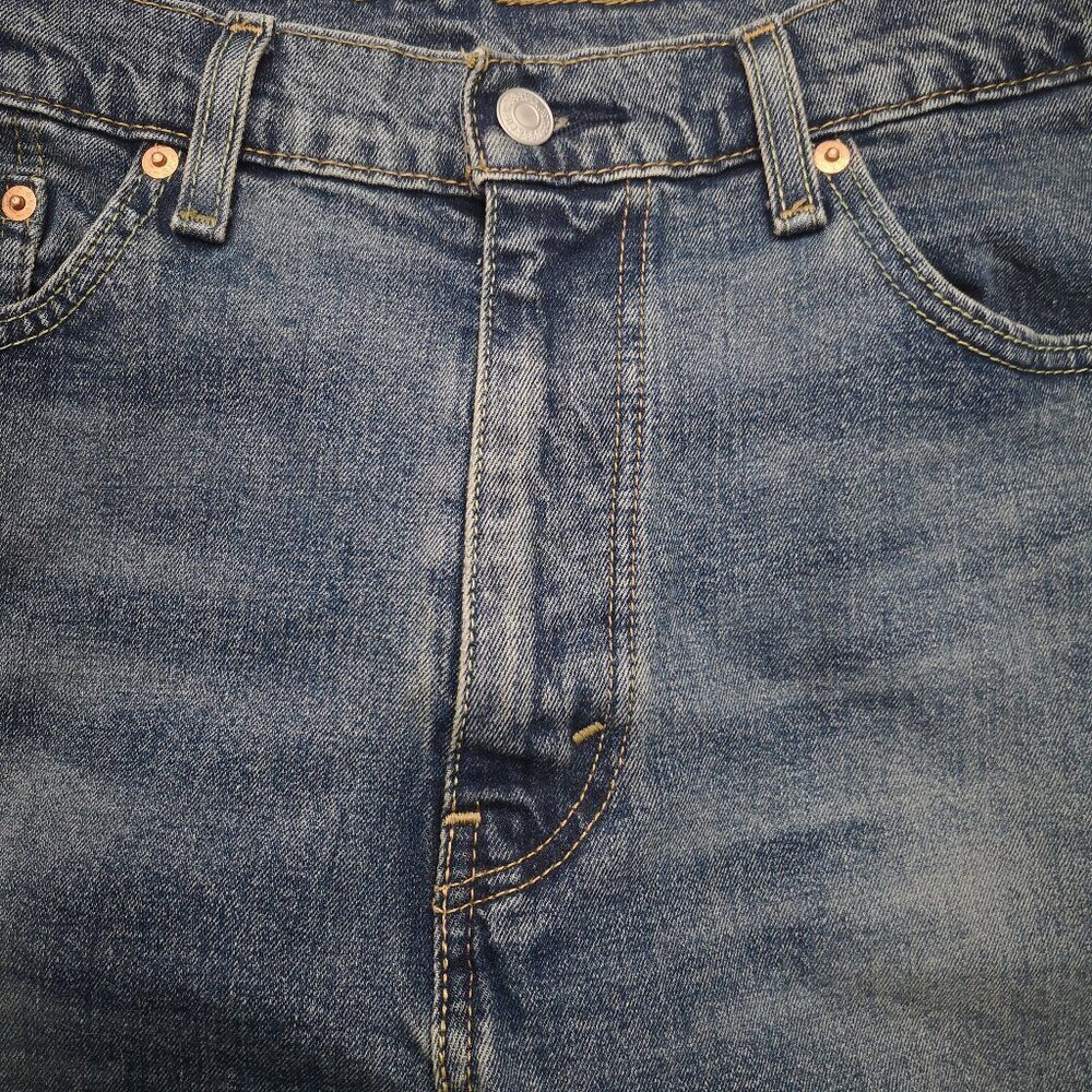 Levi's 505 Men's Size 36/30 Medium Wash Zipper & Button Closure Jeans - Picture 8 of 14